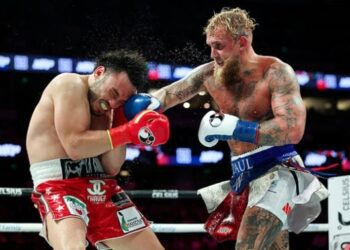 Боксер, що боксує, переміг екс-чемпіона з Мексики