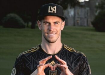 Бейл веде переговори щодо придбання Плімуту