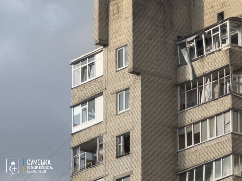 У Сумах внаслідок ворожої атаки пошкоджені покрівля та близько 20 вікон у багатоповерхівці, - голова ОВА