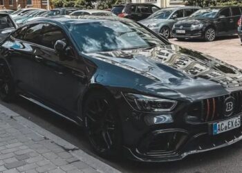 700-сильна ракета: в Україні з’явився надпотужний заряджений Mercedes (ФОТО)