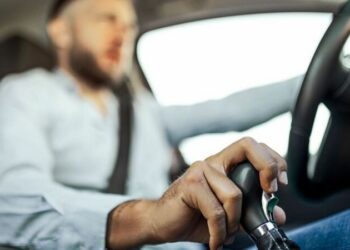 Фахівець назвав головні помилки водіїв, які “вбивають” автомобіль