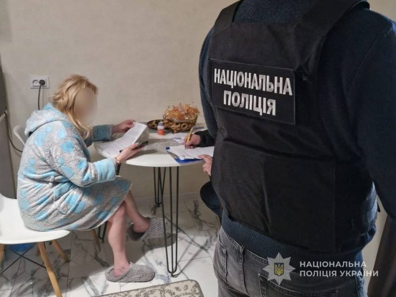 Організувала мережу проституції в Сумах: поліцейські викрили 33-річну сутенерку