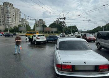 У Сумах три автомобілі потрапили в ДТП  на перехресті Харківської та Лушпи