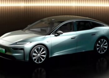 Флагманський електроседан Toyota отримає технології Huawei та Xiaomi