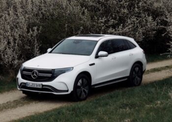 Mercedes відкликає електромобілі через ризик займання батареї
