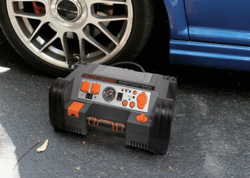 Чи можна «прикурити» машину від портативної електростанції