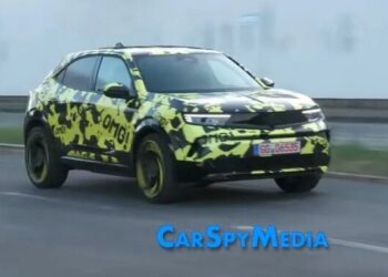Найпотужніший варіант доступного кросовера Opel показали до прем’єри