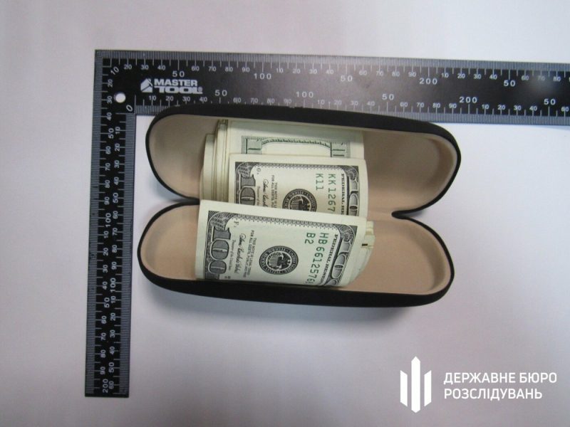 На Сумщині ДБР затримало прикордонника, який вимагав хабар за переведення підлеглого до іншого підрозділу