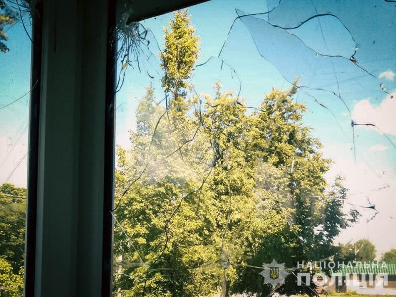 Армійці рф пошкодили п’ять приватних житлових будинків, два з яких багатоквартирні,також пошкоджень зазнав заклад культури