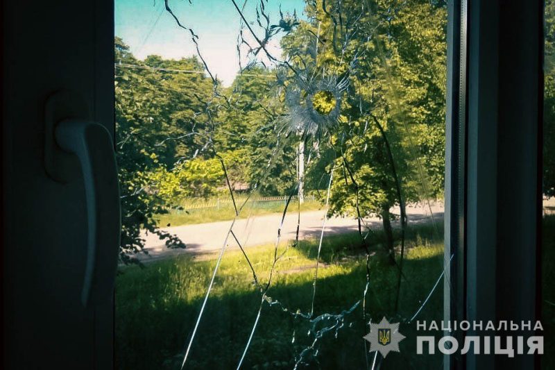 Армійці рф пошкодили п’ять приватних житлових будинків, два з яких багатоквартирні,також пошкоджень зазнав заклад культури