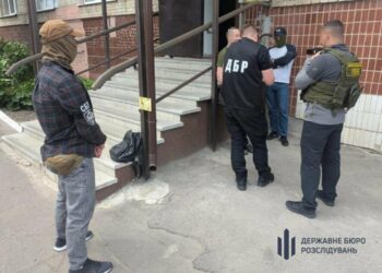 На Сумщині ДБР затримало прикордонника, який вимагав хабар за переведення підлеглого до іншого підрозділу