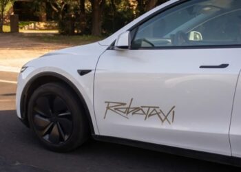 Акції Tesla зросли на 8% після запуску роботаксі у Техасі