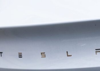 Tesla очолила рейтинг вживаних авто в Україні