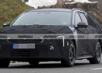 KIA тестує новий сімейний універсал (ФОТО)