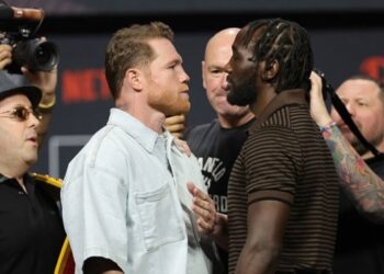 Сіренко: Канело може і перемогти, і піти битим, але він спритніший