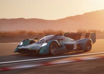 700 сил і гігантське антикрило: представлено найекстремальніший Aston Martin (ФОТО)