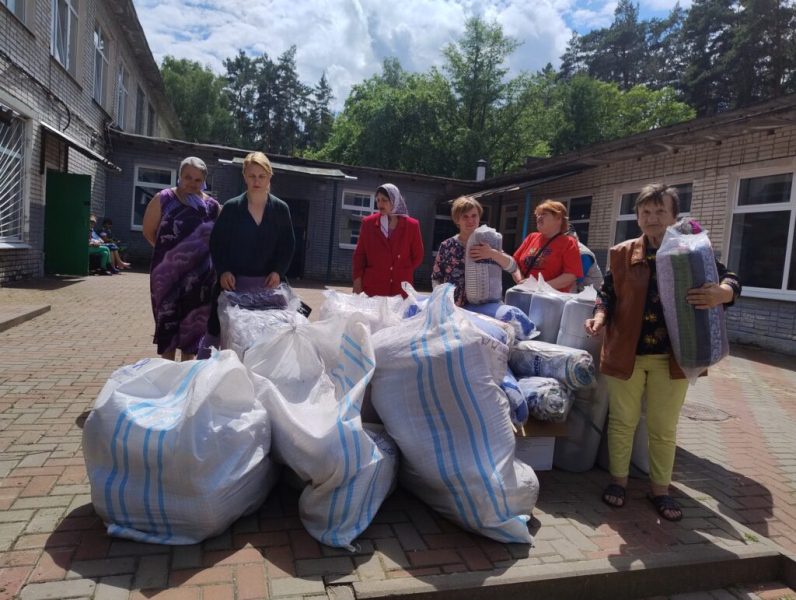 Інтернати для людей вразливих категорій Шосткинського району отримали непродовольчі товари першої необхідності для облаштування укриттів