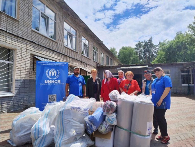 Інтернати для людей вразливих категорій Шосткинського району отримали непродовольчі товари першої необхідності для облаштування укриттів