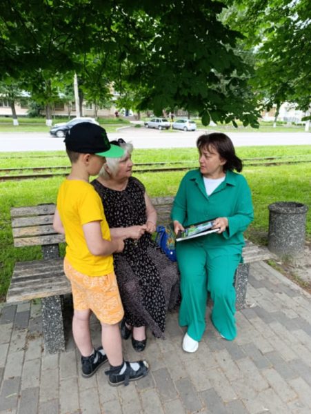 Конотопські бібліотекарі провели вуличну акцію “Використовуй енергію економно”