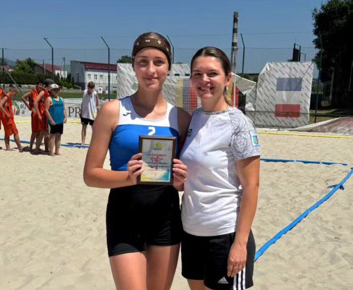 Конотопські гандболістки – срібні призерки чемпіонату України з пляжного гандболу