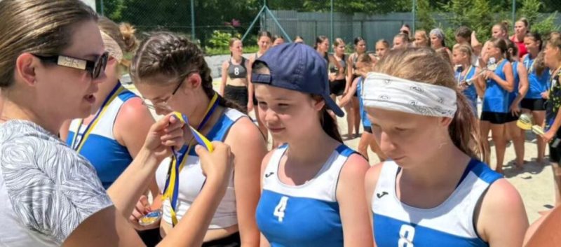 Конотопські гандболістки – срібні призерки чемпіонату України з пляжного гандболу