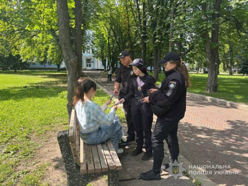 Конотопські поліцейські навчали молодь, як розпізнати вербування рф в інтернеті