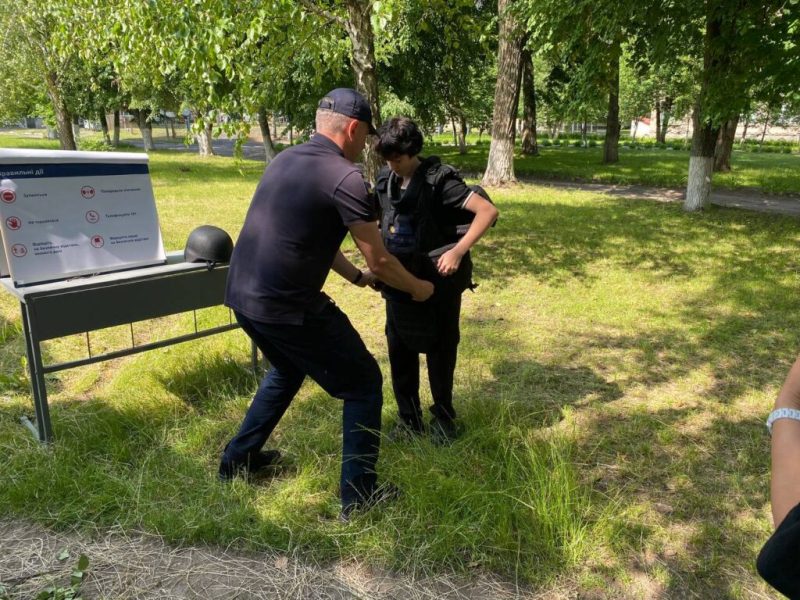 Конотопські рятувальники провели пізнавальне заняття для студентів