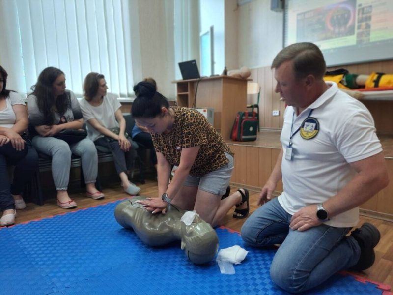 Конотопський фаховий медичний коледж провів практичний тренінг з домедичної допомоги для батьків школярів