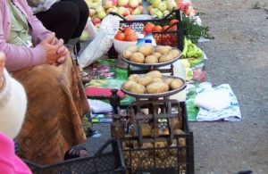 Мешканців Шосткинської громади закликають утриматися від купівлі продуктів на стихійних ринках + Відео