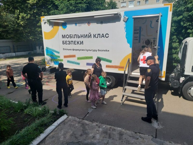 Мобільний клас безпеки продовжує роботу в дошкільних закладах Конотопа