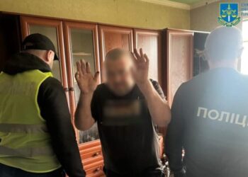 На Сумщині до 5 років позбавлення волі засуджено чоловіка, який на замовлення підпалив автомобіль військових