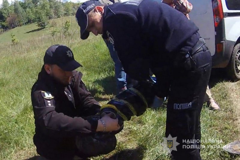 На Сумщині екоінспектори врятували червонокнижних бабаків від рук браконьєрів