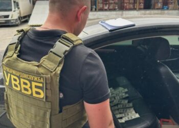 На Сумщині правоохоронці затримали прикордонника на хабарі у $4 000