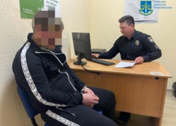 На Сумщині затримали юнака, який на замовлення підпалив два автомобілі військових