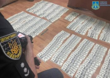 Організував продаж фейкових Біткоїнів на 160 тисяч доларів США – правоохоронці Сумщини припинили діяльність чергового кібершахрая