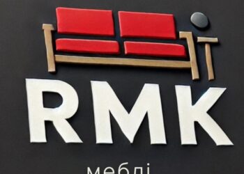 Рейдери у Ромнах: люди у камуфляжній формі захопили меблевий комбінат?