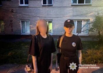 Роменські поліцейські розшукали зниклу неповнолітню в Києві