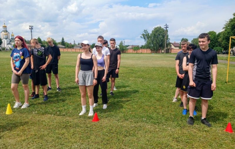 Серед студентської молоді пройшли спортивні естафети «Конотоп територія здоров׳я»