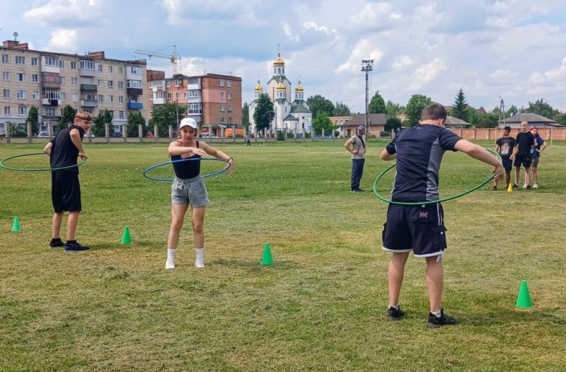 Серед студентської молоді пройшли спортивні естафети «Конотоп територія здоров׳я»