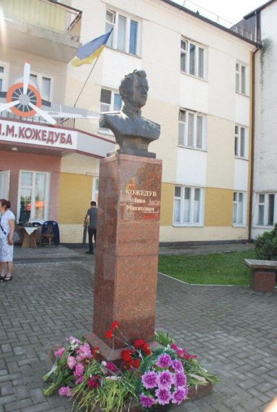 Шосткинщина відзначила 104-річчя Івана Кожедуба – нашого земляка, аса Другої світової війни (+фото)