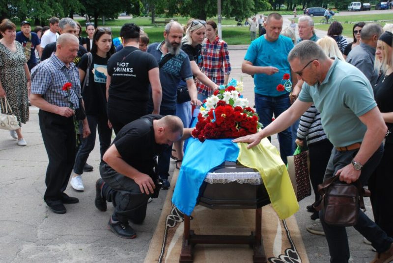 Сьогодні Шостка провела в останній путь свого Героя Сергія Іпатка, позивний “Вікінг”