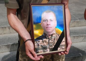 Сьогодні Шостка провела в останній путь свого Героя Сергія Іпатка, позивний “Вікінг”