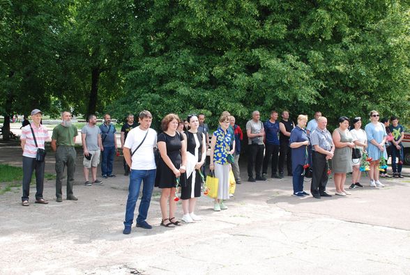 Сьогодні Шостка провела в останній путь свого Героя Сергія Іпатка, позивний “Вікінг”