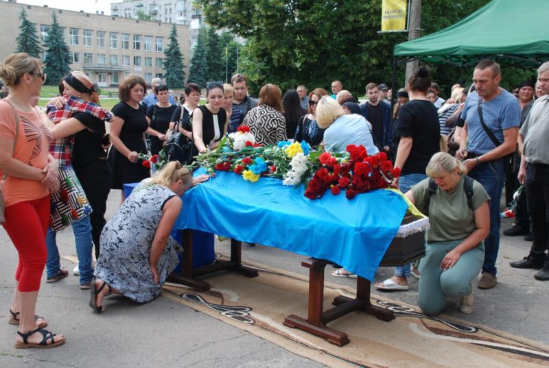 Сьогодні Шостка провела в останній путь свого Героя Сергія Іпатка, позивний “Вікінг”