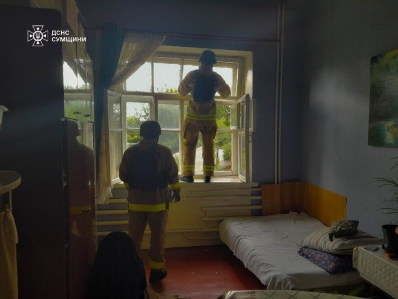 У Конотопі рятувальники завершили аварійно-відновлювальні роботи