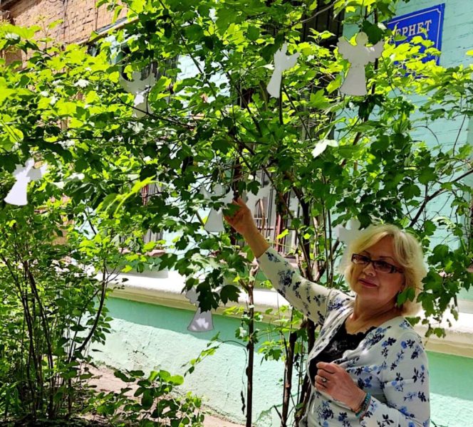 У Конотопі розвісили паперових ангелів у пам&rsquo;ять про загиблих дітей