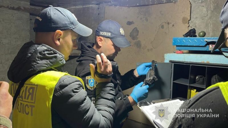 У Конотопі та Шостці співробітники кримінальної поліції вилучили арсенал зброї та боєприпасів у рамках масштабної загальнодержавної спецоперації
