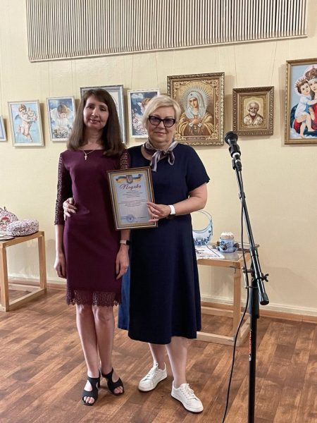 У Конотопі відкрився виставковий проєкт &laquo;Кольори чарівної голочки&raquo;