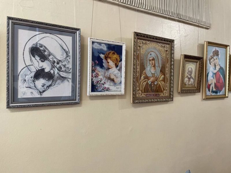 У Конотопі відкрився виставковий проєкт &laquo;Кольори чарівної голочки&raquo;