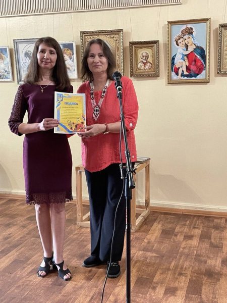 У Конотопі відкрився виставковий проєкт &laquo;Кольори чарівної голочки&raquo;